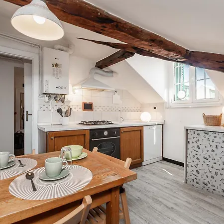 Apartment Spianata Di Castelletto, 5-bed Elegant Attic In The Historic Center Of Genua