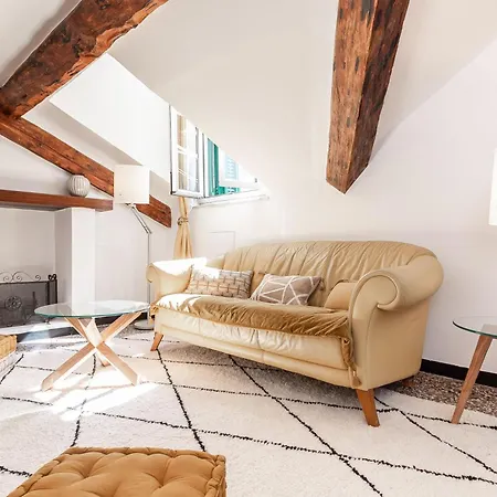 Spianata Di Castelletto, 5-bed Elegant Attic In The Historic Center Of Apartment Genua