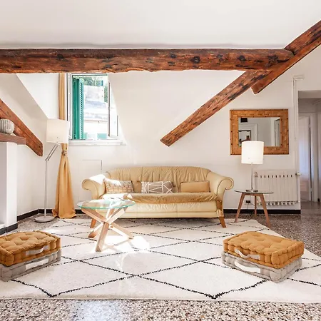 Spianata Di Castelletto, 5-bed Elegant Attic In The Historic Center Of Apartment
