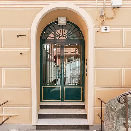 Spianata Di Castelletto, 5-bed Elegant Attic In The Historic Center Of Genua