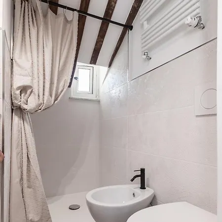 Spianata Di Castelletto, 5-bed Elegant Attic In The Historic Center Of Apartment